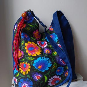 Große Tasche inspiriert von der polnischen Volkskunst, Umhängetasche, umweltfreundliche Umhängetasche, Volkskunstdruck, Handtasche mit Reißverschluss, Geschenk für sie, ganztägige Tragetasche, Boho-Tasche