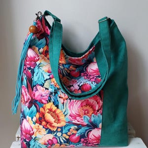 Sac en daim écologique coloré avec motif floral, accessoire vestimentaire unique, sac de transport toute la journée, grand sac confortable, idée cadeau femme, bohème chic