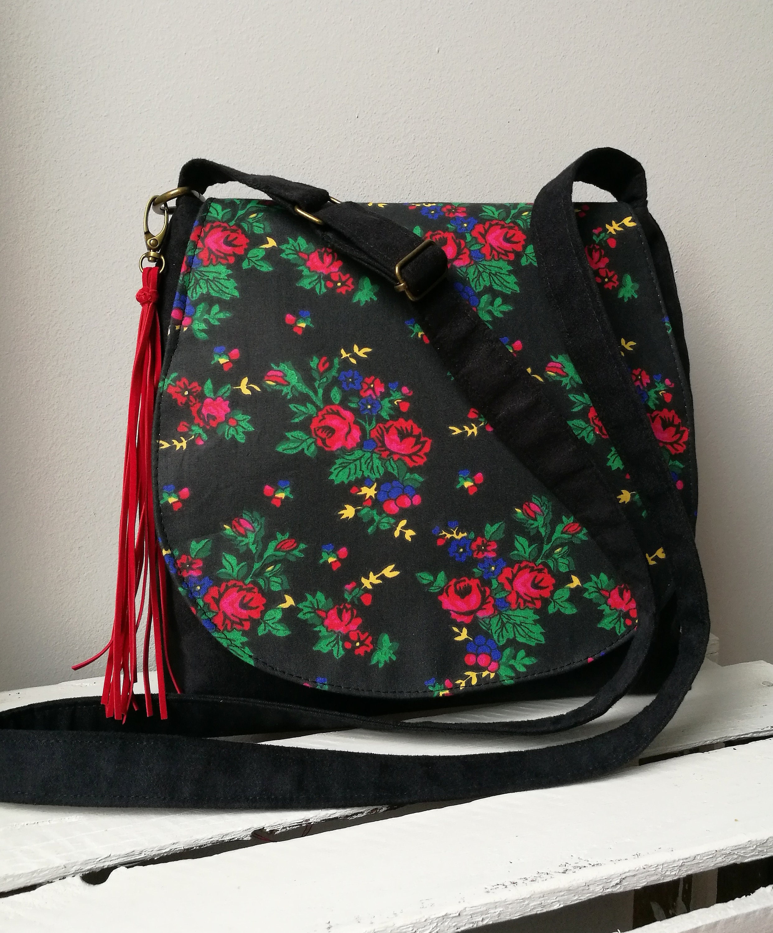 Flowers Messenger Bag Folk Art Bag Highlander Pattern Vegan Crossbody Bag Medium Sized Bag Tassel Bag Folk Art Purse Boho Bag