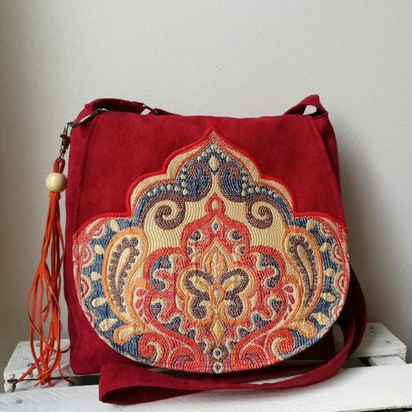 Sac oriental rouge Sac à bandoulière Boho Sac messager végétalien Sac à bandoulière Sac à bandoulière Sac hippie Sac de taille moyenne Sac à main oriental Sac boho rouge Sac boho