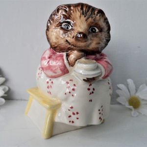 Vintage ROYAL ALBERT ~ Mrs Tiggy Winkle Takes Tea ~ Beatrix Potter