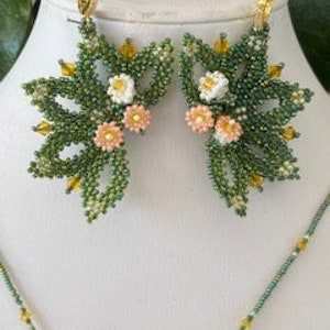 Il seme,il fiore,la vita Tessitura di Perline, Weaving Beads, fiori, flowers, parure, necklace, earrings, collana, orecchini immagine 2