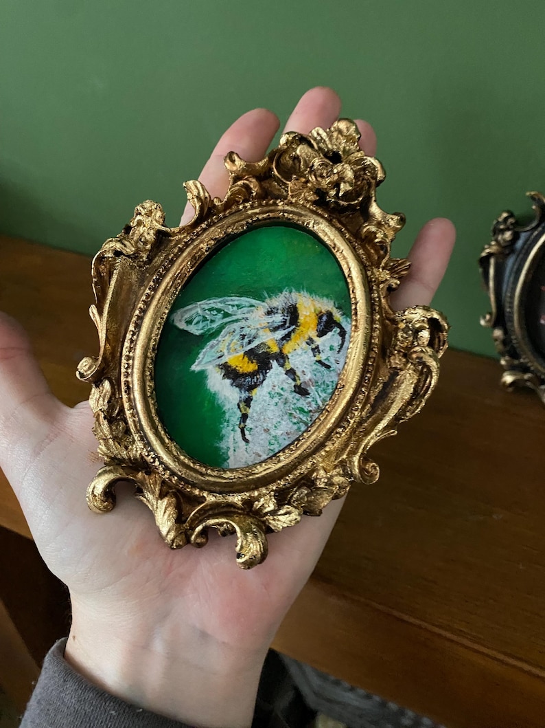 Photo for size reference (bee paintings in shop)
