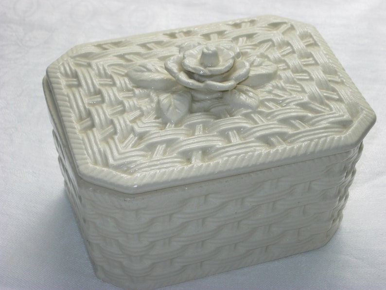 Japan Basket Weave Box Vintage Trinket Box Trinket Box with 3D Flowers