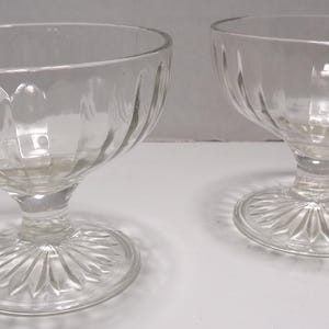 Vintage Clear Glass Footed Dessert Ice Cream Pudding Sherbet Cups (2)