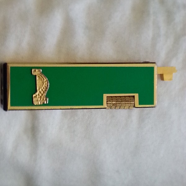Vintage Cigarette Lighter / Vintage Metal Laurel Lighter / Gold and Emerald 1960's Lighter