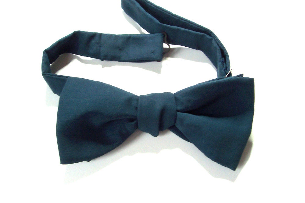 Freestyle Bow Tie in a navy blue polyester fabric self-tie | Etsy