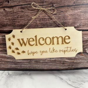 Bienvenido, esperamos que te gusten los reptiles - Letrero de madera