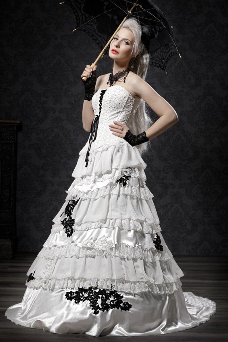 Legendarische sprookjesachtige trouwjurk / zwart-witte extravagante trouwjurk / het origineel van Feist Style afbeelding 5