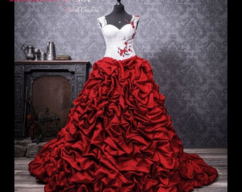 Bijzondere wit/rode gothic trouwjurk / origineel door Feist