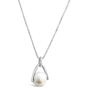 Handmade Pearl necklace in sterling silver.Made in Italy.Designed by Michael&#39;s. Free Shipping in box