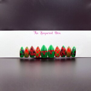Sleigh Ride press on false acrylic nails, hand painted