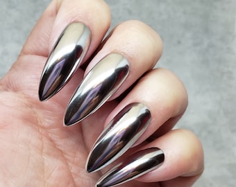 Uñas postizas acrílicas Hi Ho Silver Chrome, pintadas a mano.