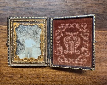 Antique Deguerreotype Photo in Case