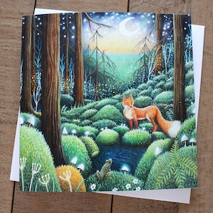 Mossy Forest Blank Greetings Art Card renard dans la forêt magique nuit croissant de lune lucioles arbres mousse fougères grenouille ruisseau étoiles paysage