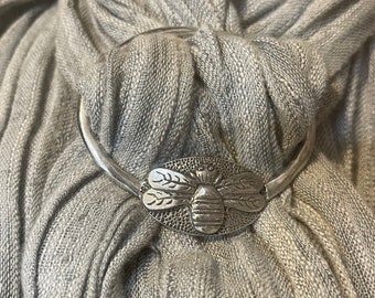 Big Bee Scarf Ring