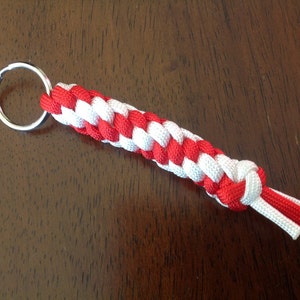 Paracord keychain