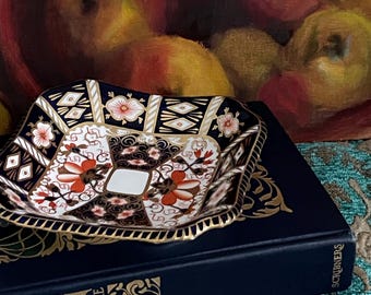 Royal Crown Derby Fine Bone China Old Imari 1128 XL Scalloped Edge