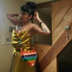 Bolso de cuentas de corazón arco iris hecho a mano