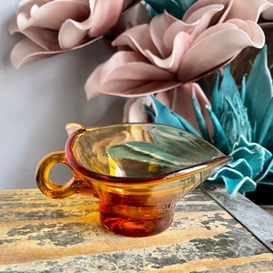Amber Spouted Dish