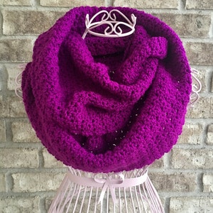 Women&#39;s Teens Wide Crocheted Cowl Scarf Infinity Snood Möbius Purple The City Slicker Cowl