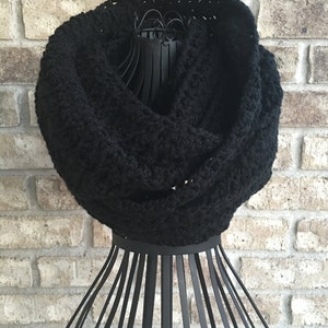 Crocheted Women&#39;s Teens Cowl Infinity Scarf Snood Neckwarmer The Monique