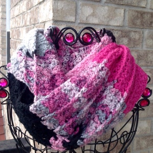 Crocheted Women&#39;s Teens Cowl Infinity Snood Scarf The Monique