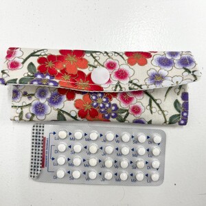 Etui pilules japonais fleurs rouges,pochette pilules,