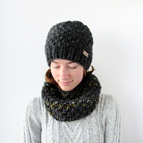 Handmade cozy knit beanie and scarf set in dark gray Free Beginner Caron Men main image 4