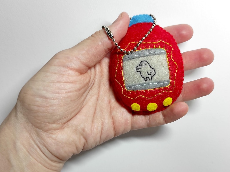 PDF-Schnittmuster und Anleitung aus Filz – Tamagotchi-Ornament, virtuelles Haustier, basierend auf der klassischen japanischen Version Bild 5