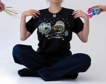 Hand painted T-shirt with a Dinosaur looking at a retro computer - graphic tee with original design, Glitter paint, geek gift idea