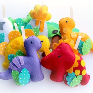 PDF instructions for felt Dinosaur garland. Dinosaur decor. Digital Pattern. Instant Download. Patterns for 8 decorations included.