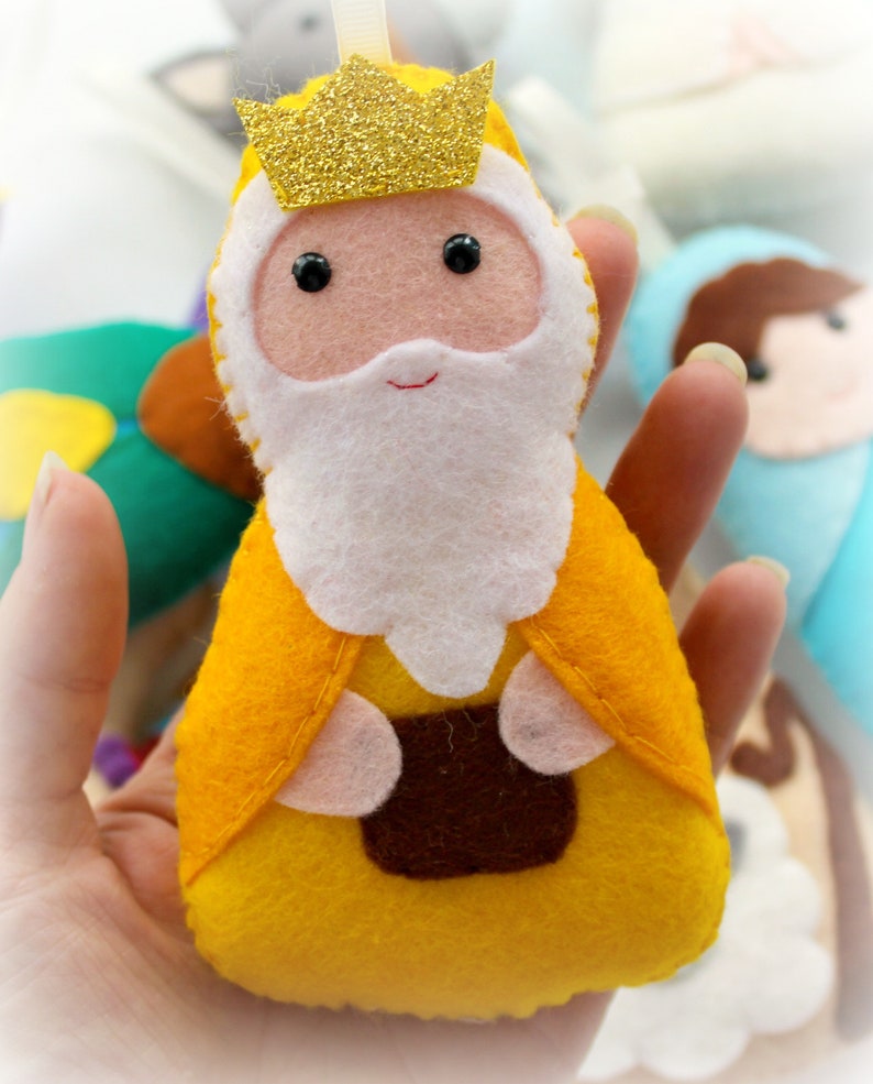 Make Your Own felt Nativity Garland Kit, Christmas garland, felt garland, Christmas ornament, craft kit, Nativity set, felt decoration image 9