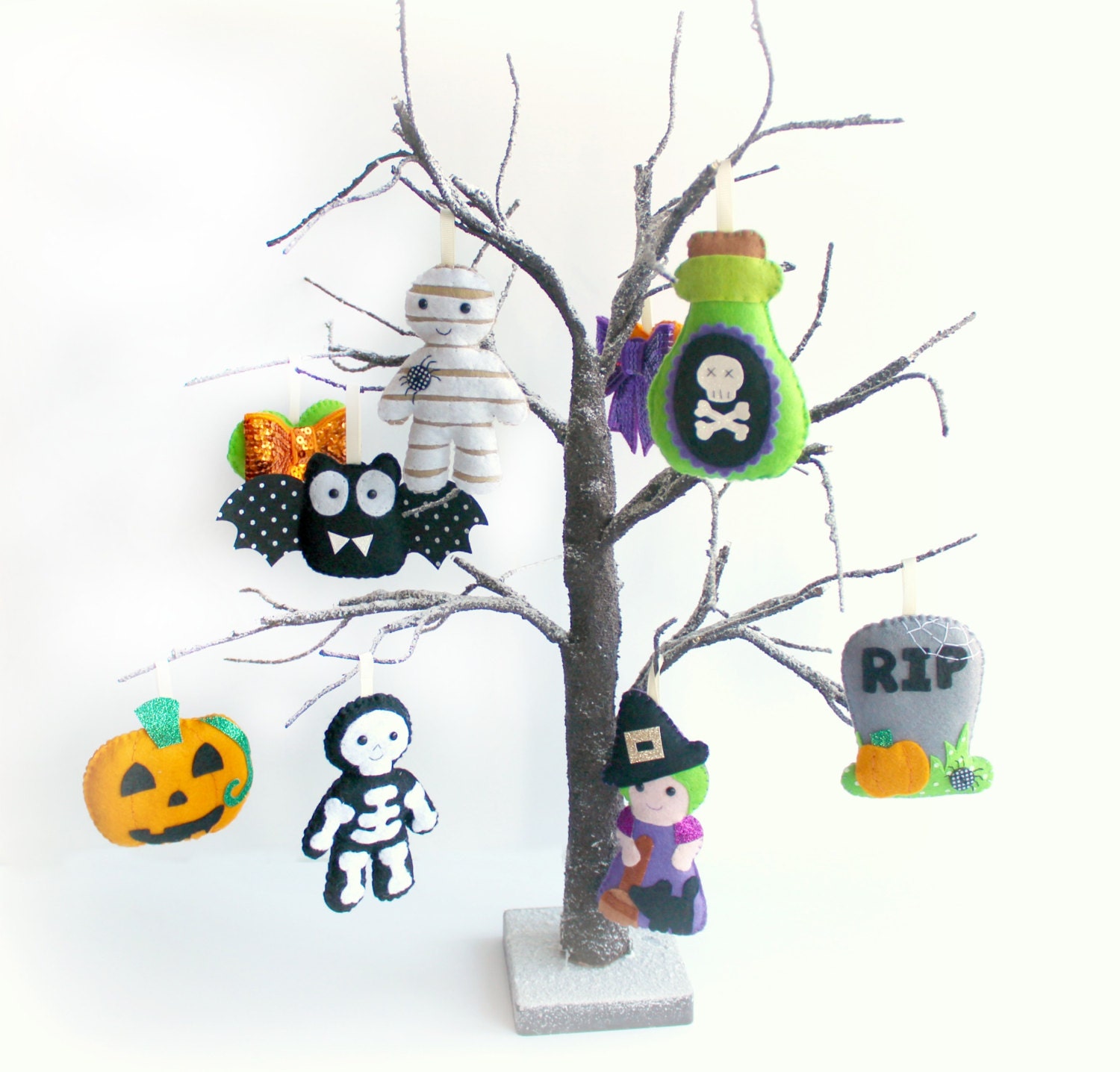 Senti Halloween Garland. Ensemble Fait Main de 9 Décorations en Feutre.