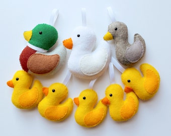 Felt Ugly Duckling, Five Little Ducks Garland. Handmade set of 8 decorations. Nursery rhyme bedroom decor.