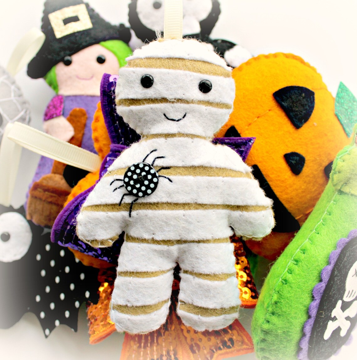 Make Your Own felt Halloween Garland Kit. Sewing pattern. DIY Etsy