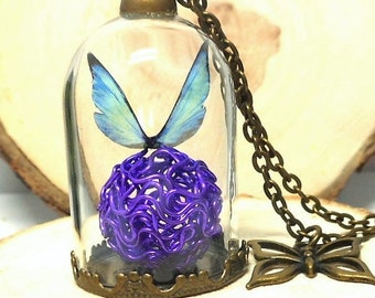 Collier sautoir fantaisie bronze globe en verre papillon bleu, boule violette par breloques et cie