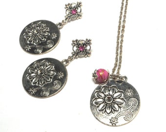 Flower necklace and earrings set