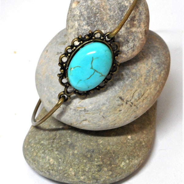 Bracelet jonc rigide bronze cabochon imitation turquoise par breloques et ci