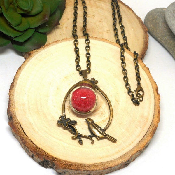 Collier sautoir l'oiseau, globe en verre sable rouge par breloques et cie