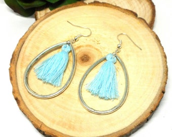 Rouge ou bleu ciel, boucles d'oreilles gouttes et pompon