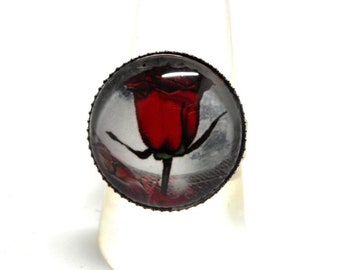 Bague cabochon rose rouge