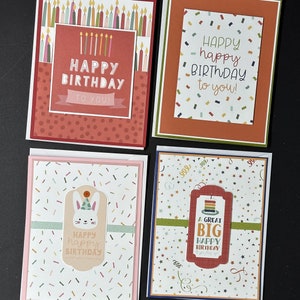 Cartes faites à la main, vierges à l'intérieur ou avec sentiment, une variété pour toute la famille et les amis. Un assortiment de techniques utilisées pour créer