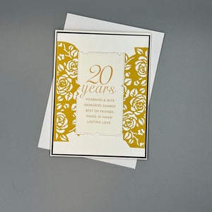 Fait main, carte d'anniversaire avec sentiment, 20 ans, pour la famille et les amis. Un assortiment de techniques et de styles utilisés pour créer, unique en son genre.