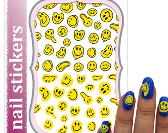 Pegatinas de uñas con cara sonriente deformada