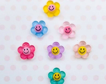 Smiley Flower Nail Charm (size: 0.35 inches)
