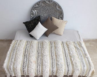 Belle couverture marocaine Handira deux faces, 7'2 x 3'8 pieds / HANDIRA, Hochzeitsdecke, manta de la boda