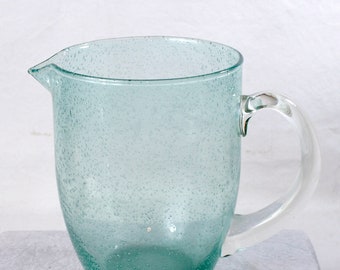 Lovely large 1.5 litre water, cocktail or lemonade jug ideal for all drinks or kitchen use. Featuring a pretty air bubble, recycled glass.