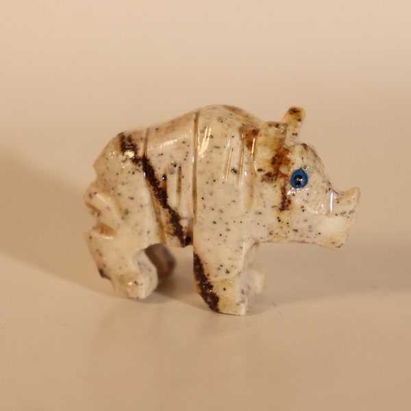 Figurine de RHINO/RHINOSAUROUS en pierre ollaire sculptée à la main de 2,5 cm (1-1/2 po.) fabriquée au Pérou (article exact sur la photo + livraison gratuite !!)