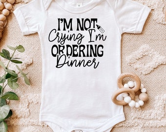 Não estou chorando, estou pedindo um jantar Body, presente para nova mamãe, presente para novo bebê, roupas de bebê, roupas engraçadas para bebês, camisa de fralda, macacão, macacões®
